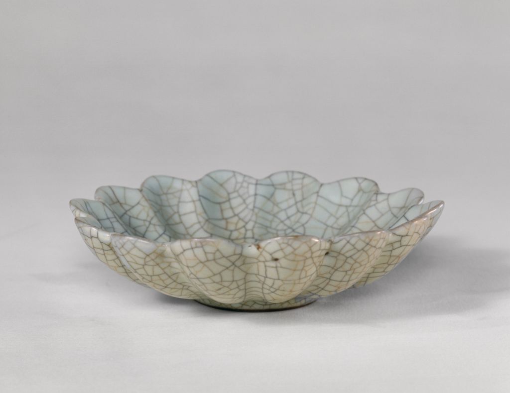 图片[1]-Geyao celadon chrysanthemum petal plate-China Archive